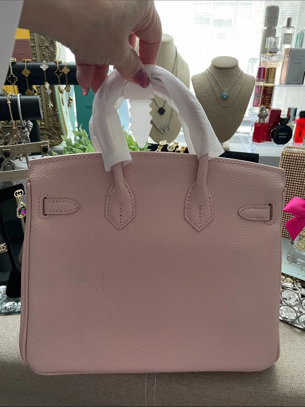 ✨💕Women’s Structured Top-Handle Bag in Light Pink with Gold Hardware💕✨NWT
